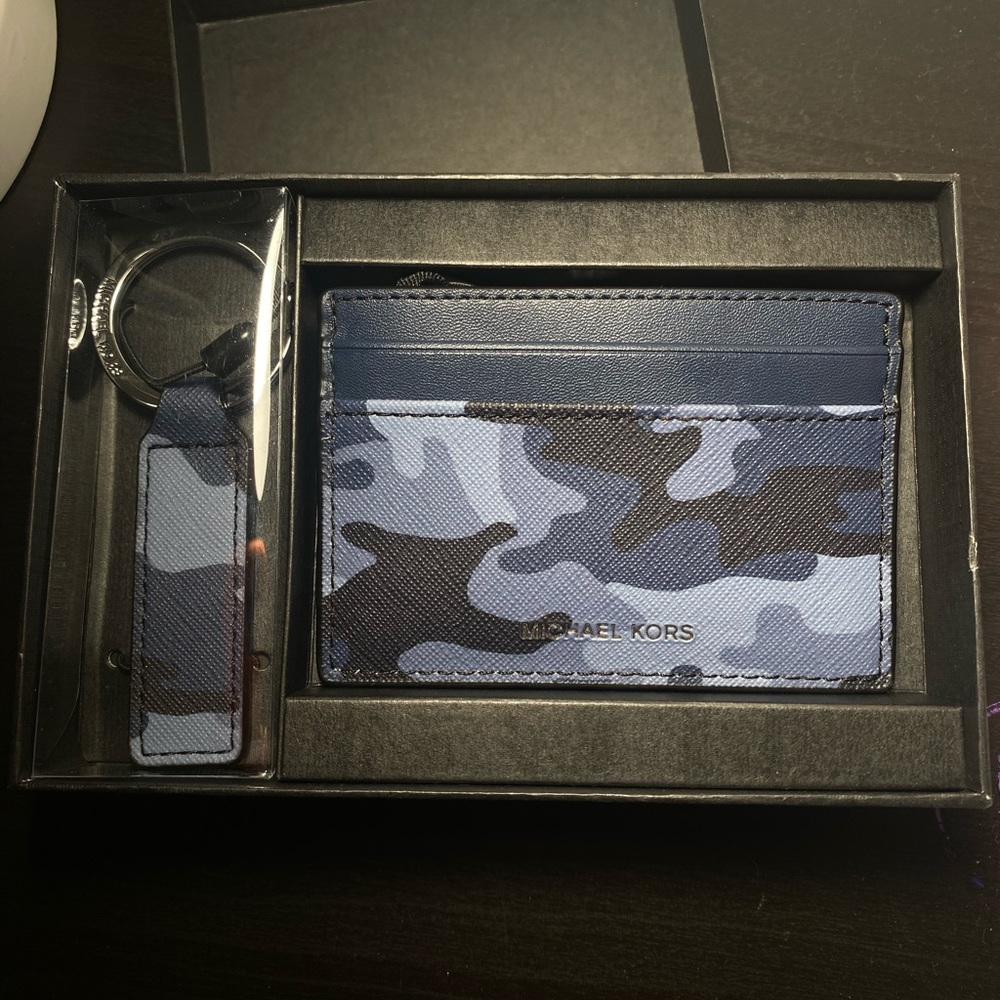 Blue Cameo Michael Kors Wallet/Card Holder and keychain.